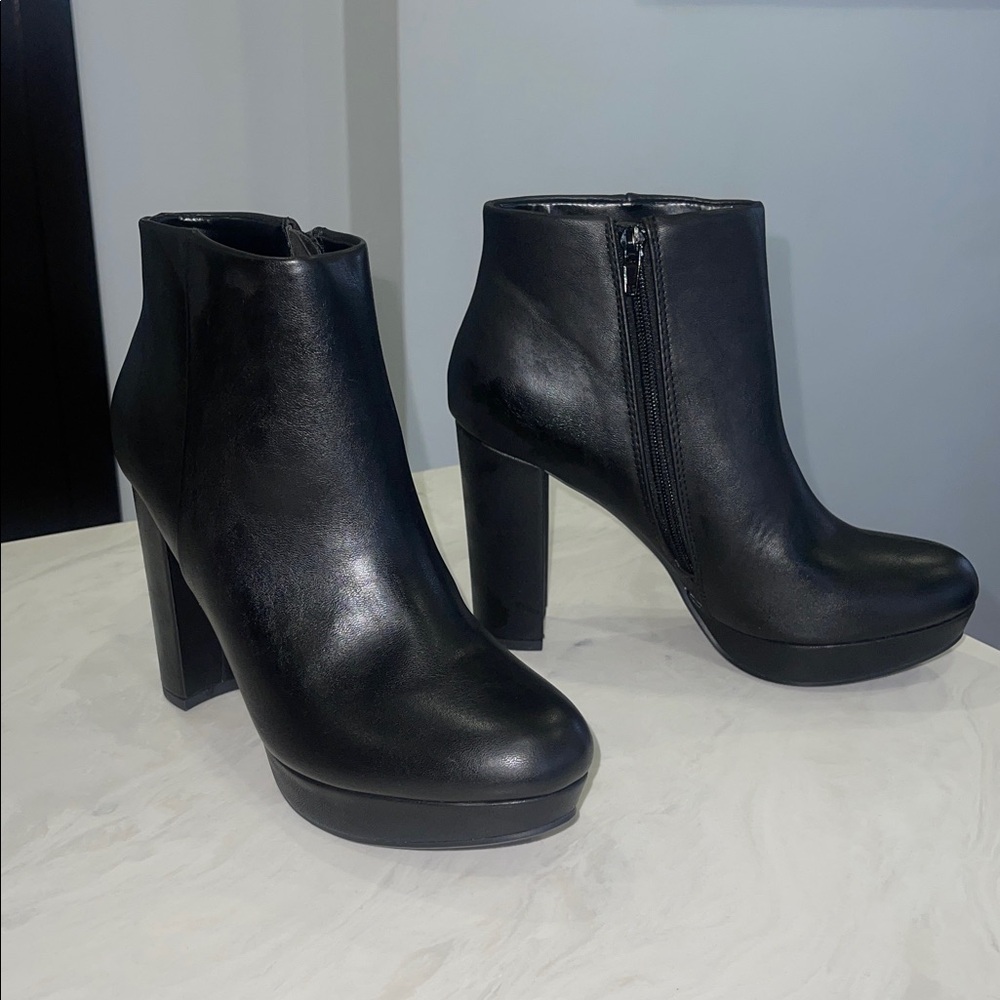 New! ✨ Women’s Black Faux Leather Ankle High Heel Boots/ Booties- Size 8